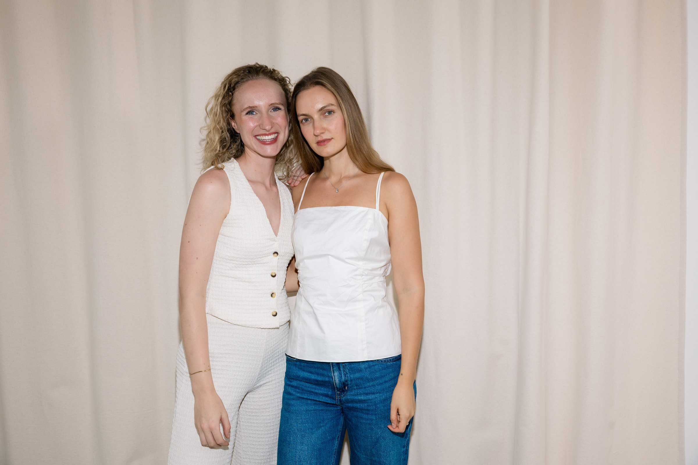 Luna Kloess und Lisa Marie Hinz im Studio